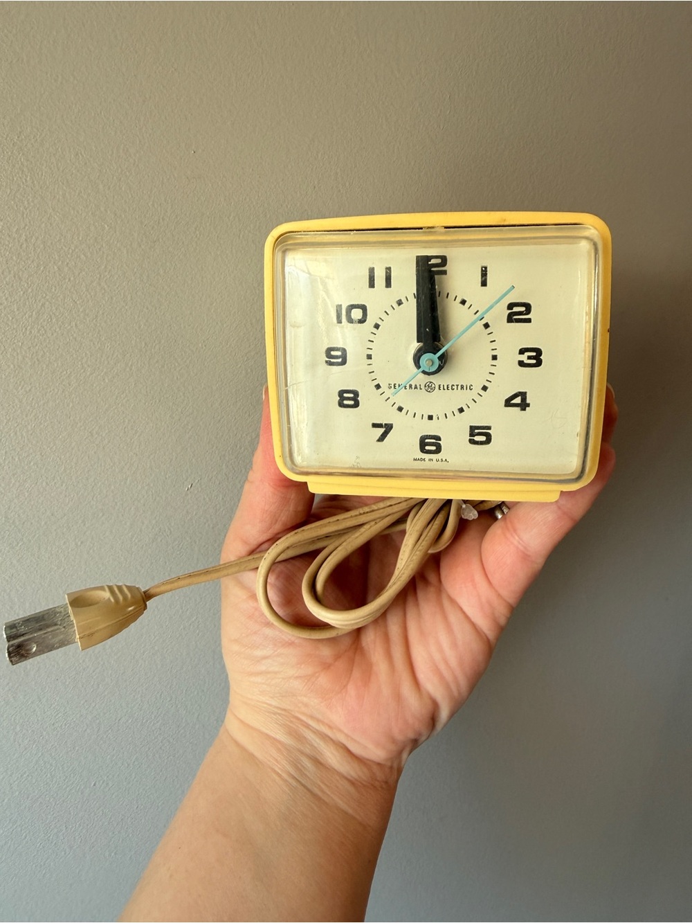 Vintage Electric Alarm Clock -plug in